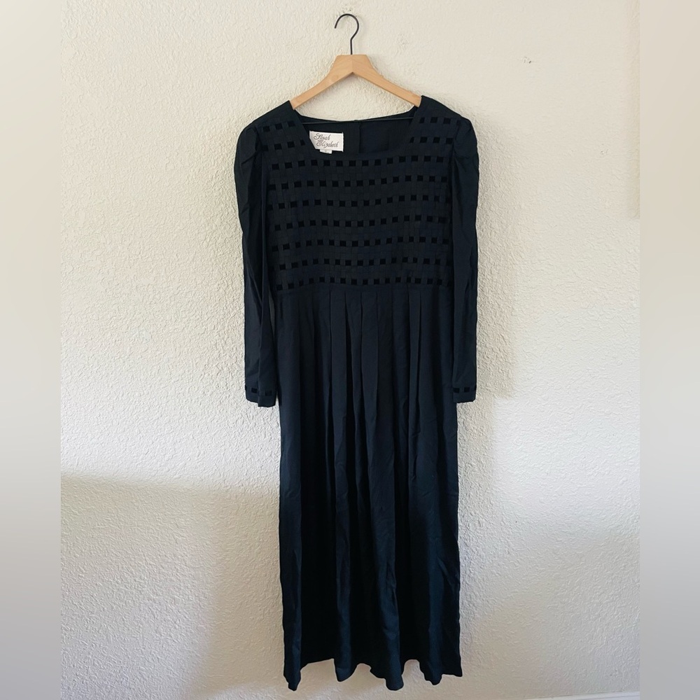Vintage Sarah Elizabeth Black Windowpane Pleated Long Sleeve Button Back Dress